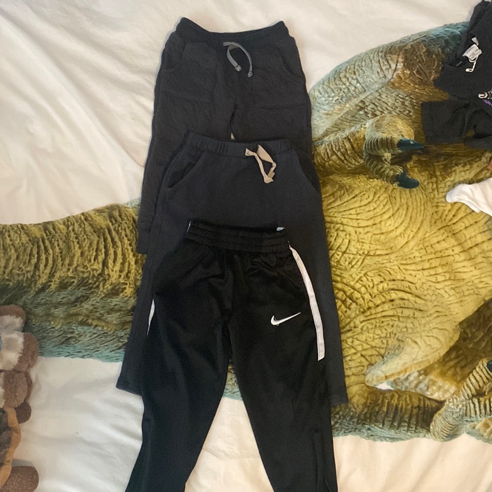 Bundle of 3 joggers size 3t